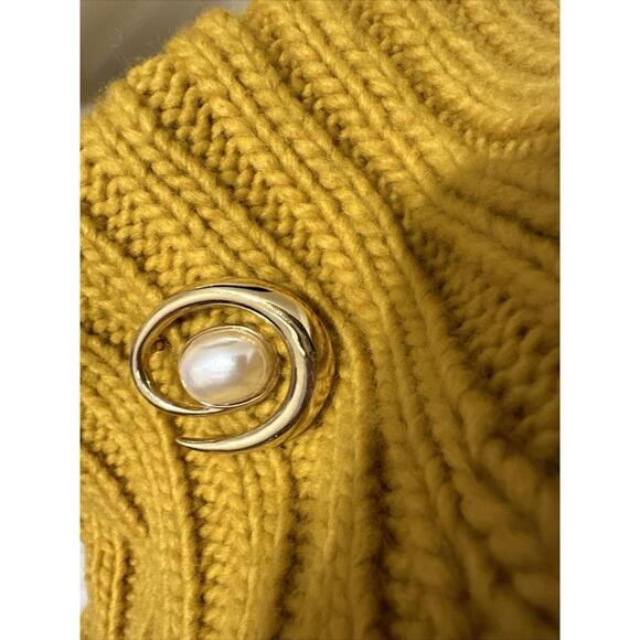 Monet Pearl Gold Brooch Vintage holiday elegant special occasion chic J-01-17 - Picture 7 of 11